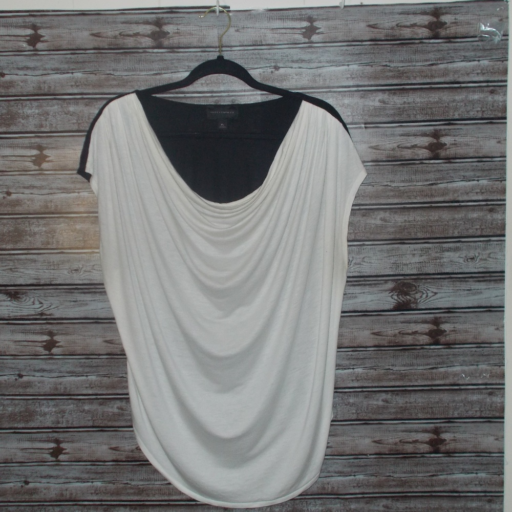 INVESTMENTS BLACK AND WHITE TOP SIZE XL